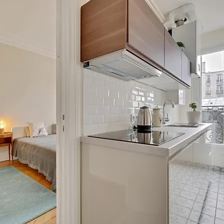 Bed & Breakfast Eiffel Tower View Rose, #2 4*