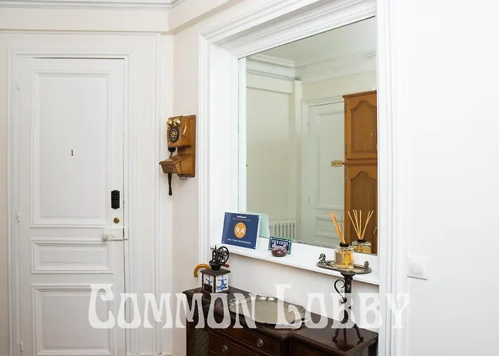 Eiffel Tower View Rose, #2 Bed & Breakfast Paris